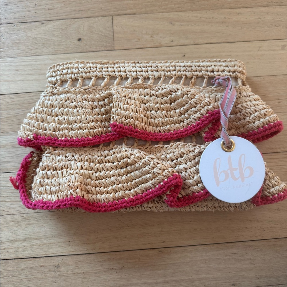NWT- BTB Los Angeles clutch